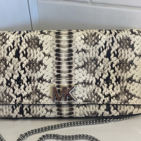 Michael Kors Snakeskin Pattern Crossbody/Clutch Bag—BEAUTIFUL!! New W/O Tags!! - Picture 6 of 16